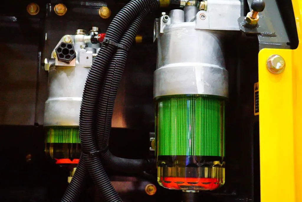 Comment éliminer l'eau de l'huile hydraulique featured image